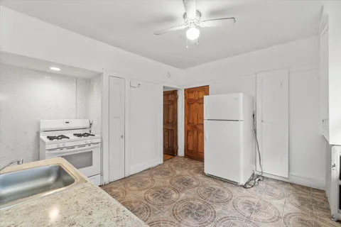 $525,000 | 2960 North Maryland Avenue, Unit 2962, Milwaukee, WI 53211