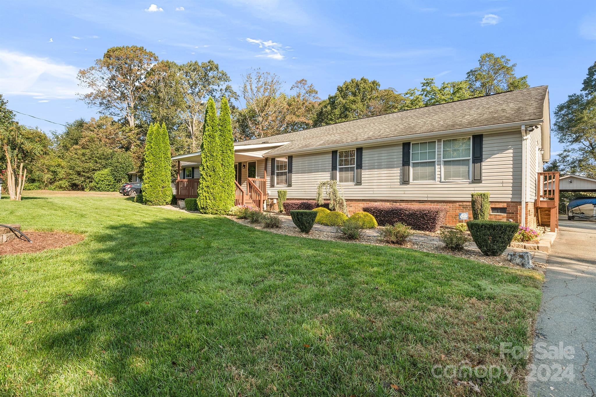 2225 Hart Road Charlotte, NC 28214 - Photo 2 of 38 Gallery Image 2