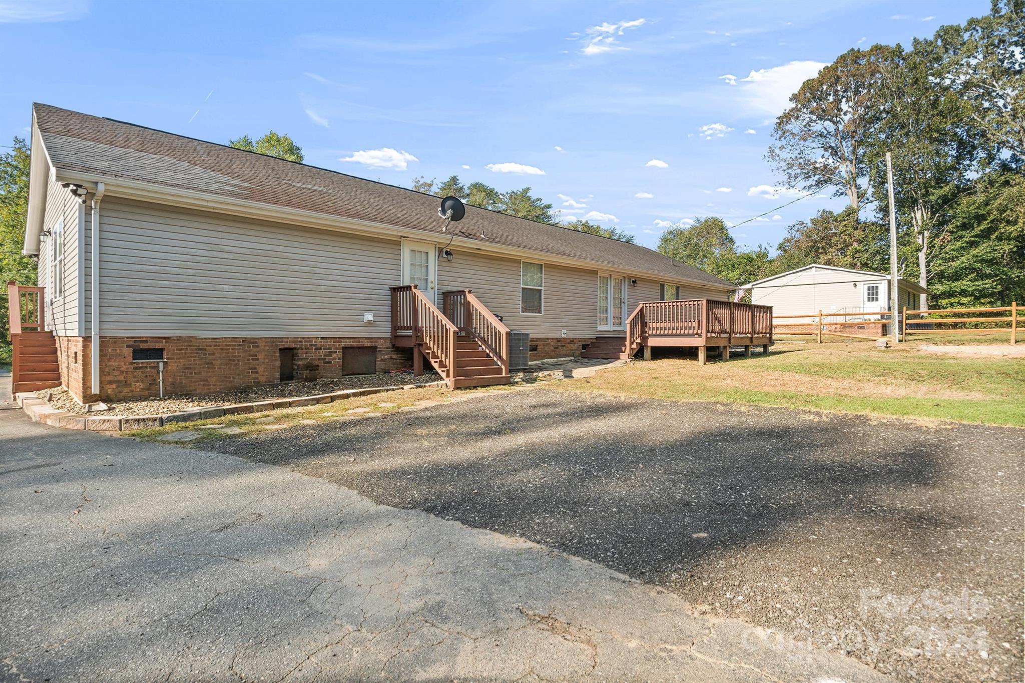 2225 Hart Road Charlotte, NC 28214 - Photo 4 of 38 Gallery Image 4