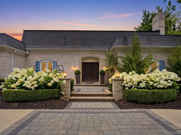 $1,500,000 | 1281 Twin Maples Lane, Bloomfield Hills, MI 48301