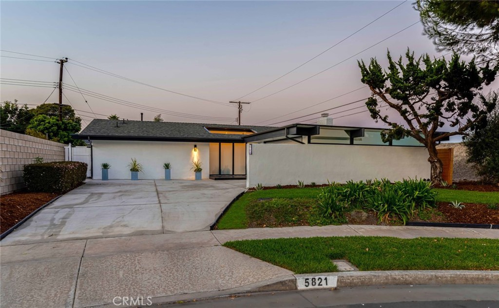 5825 View Circle Huntington Beach, CA 92649 - Photo 3 of 28 a front view of a house with garden