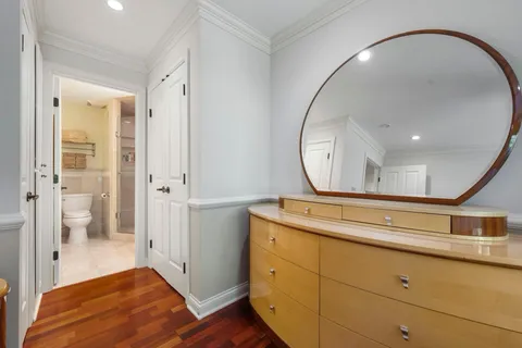 $330,000 | 205 Barry Avenue South, Unit 117, Wayzata, MN 55391