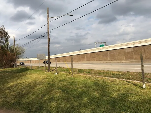 a view of an outdoor space