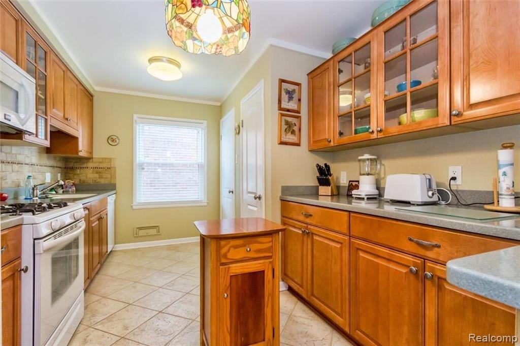 2013 Drexel Street Dearborn, MI 48128 - Photo 11 of 27