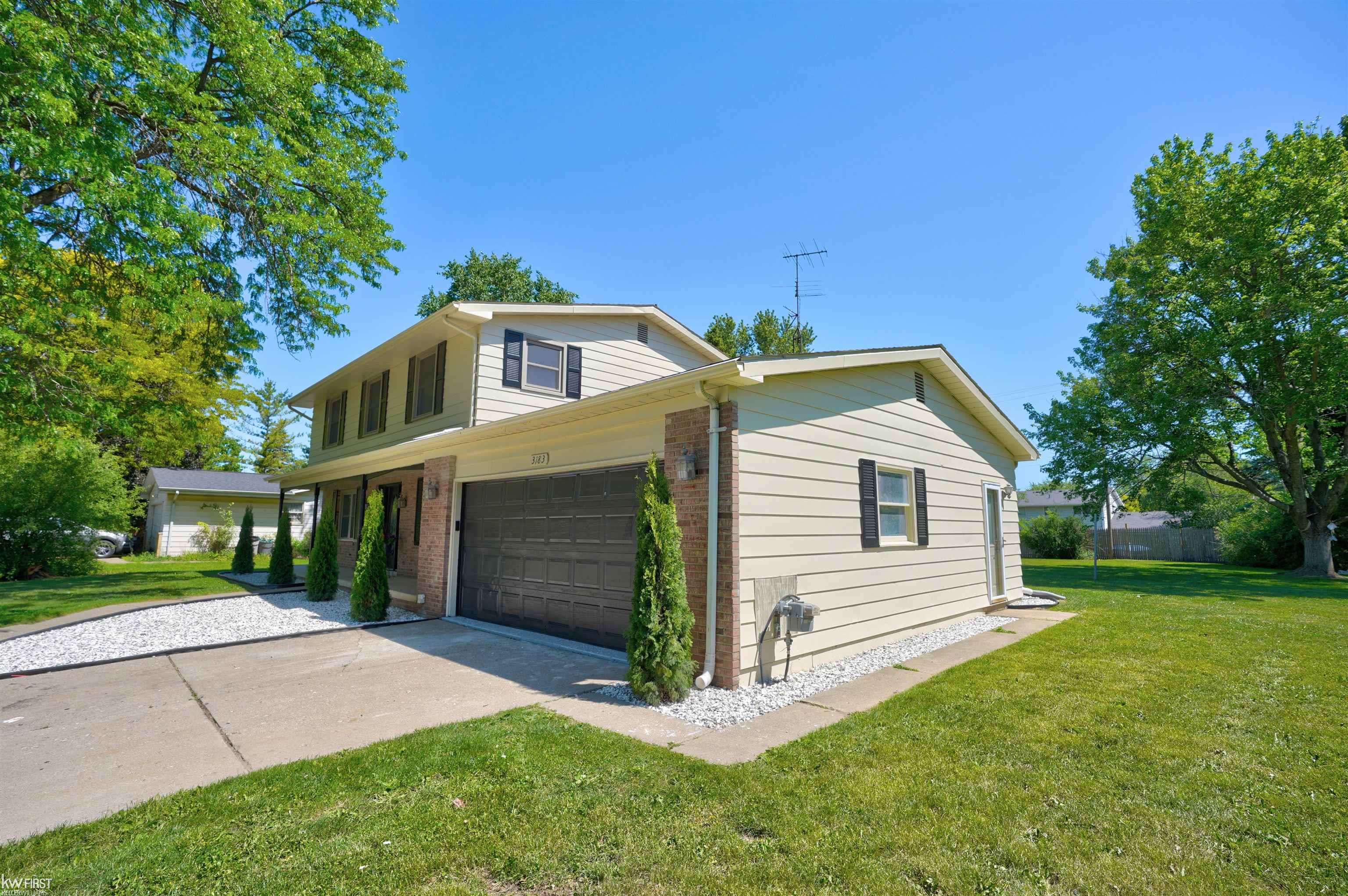 3183 Bridle Path Flint, MI 48507 - Photo 9 of 79