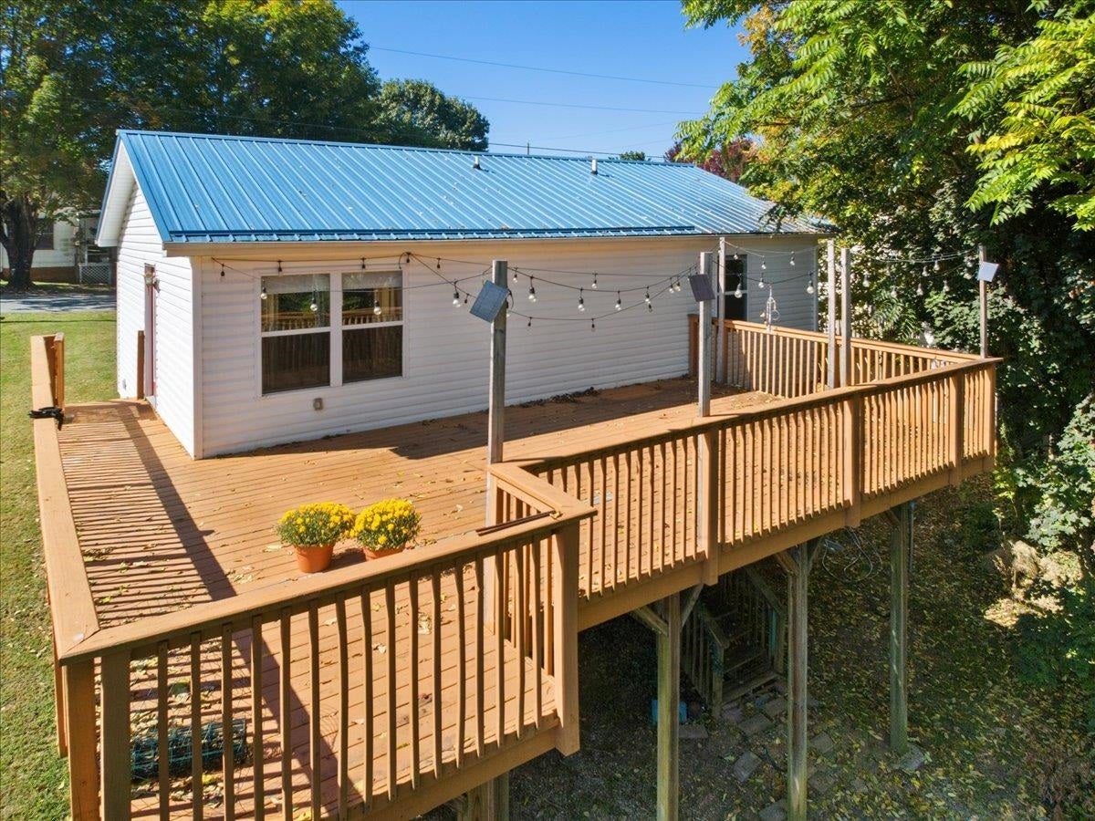 910 Gilbert Street Radford, VA 24141 - Photo 48 of 65 Gallery Image 48