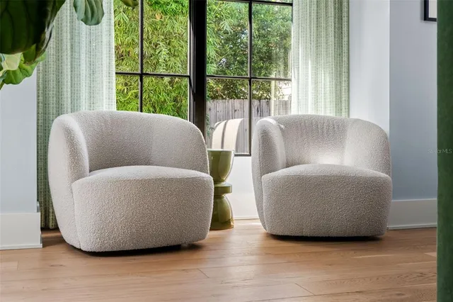 a en suite bathroom with a sink and a mirror