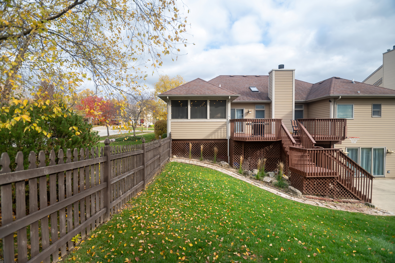 718 Ridgewood Drive Antioch, IL 60002 - Photo 2 of 20