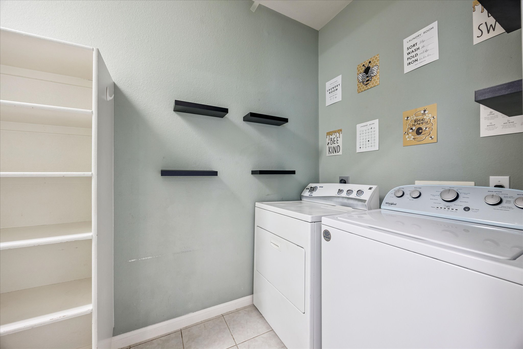 111 North Field Street Round Rock, TX 78681 - Photo 19 of 40 a utility room with dryer and washer