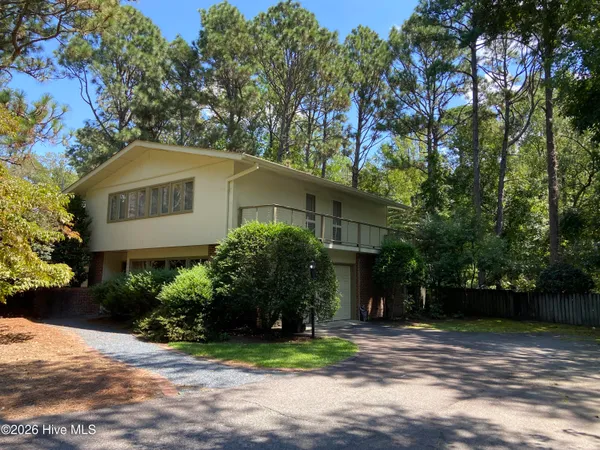 $485,000 | 957 Sandavis Road, Southern Pines, NC 28387