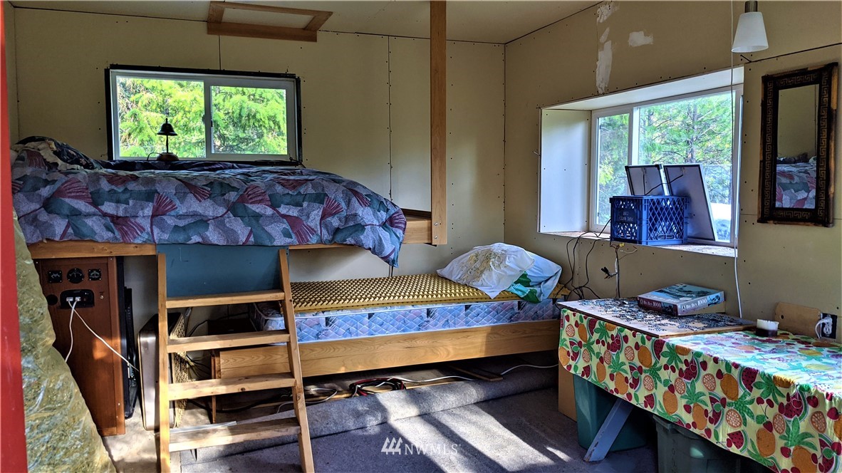 72 Horn Ranch Road Tonasket, WA 98855 - Photo 22 of 40 a bedroom with a bed and a window
