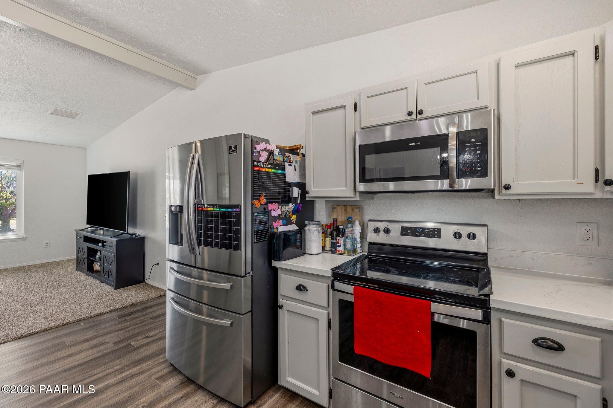 3262 North Victor Road Prescott Valley, AZ 86314 - Photo 10 of 39 047-Kitchen