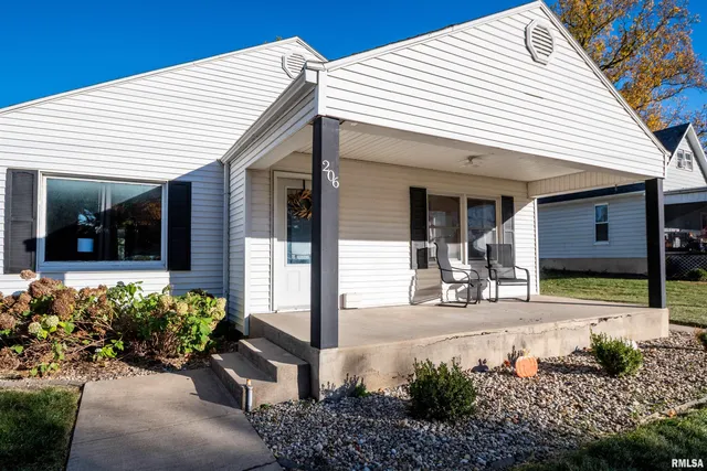 $130,000 | 206 North Minier Avenue, Minier, IL 61759
