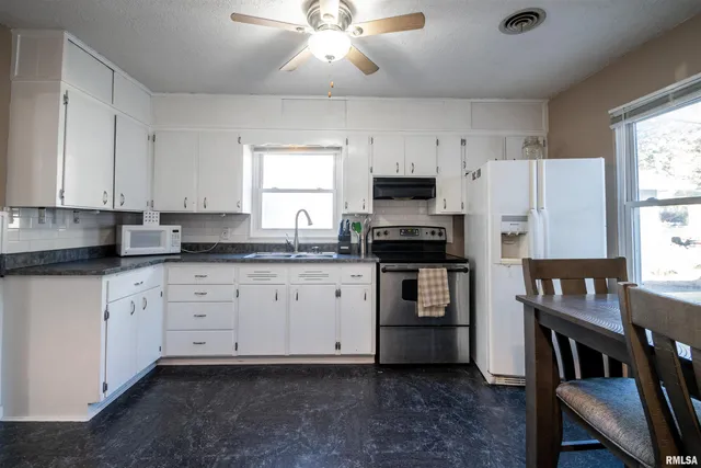 $130,000 | 206 North Minier Avenue, Minier, IL 61759