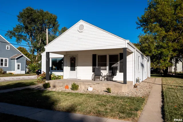 $130,000 | 206 North Minier Avenue, Minier, IL 61759