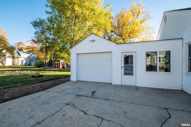 $130,000 | 206 North Minier Avenue, Minier, IL 61759