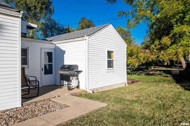 $130,000 | 206 North Minier Avenue, Minier, IL 61759