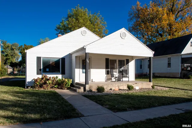 $130,000 | 206 North Minier Avenue, Minier, IL 61759