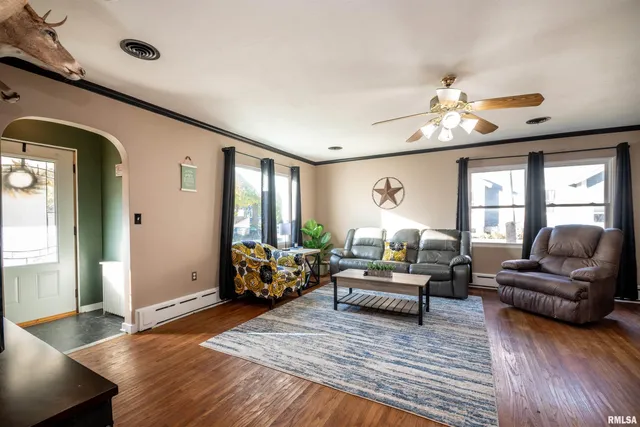 $130,000 | 206 North Minier Avenue, Minier, IL 61759