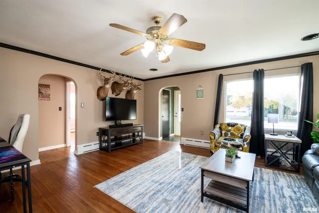 $130,000 | 206 North Minier Avenue, Minier, IL 61759