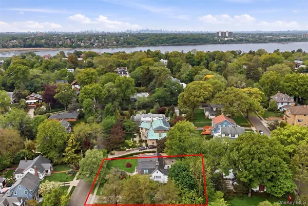 $1,780,000 | 319 38th Road | Douglaston
