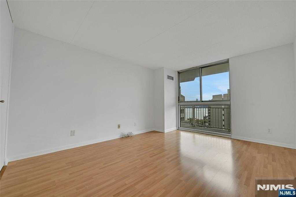 1077 River Road, Unit 1009 Edgewater, NJ 07020 - Photo 16 of 34 Gallery Image 16