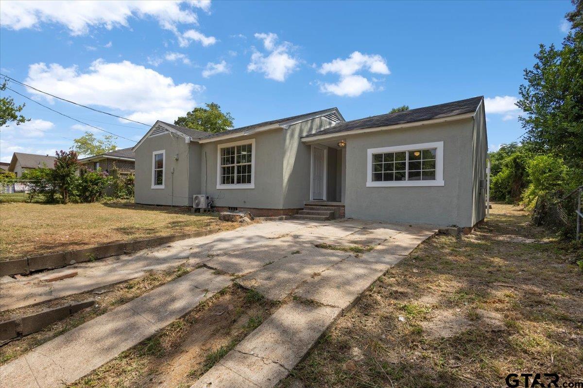 2318 Pine Burr Road Tyler, TX 75702 - Photo 4 of 26 Gallery Image 4