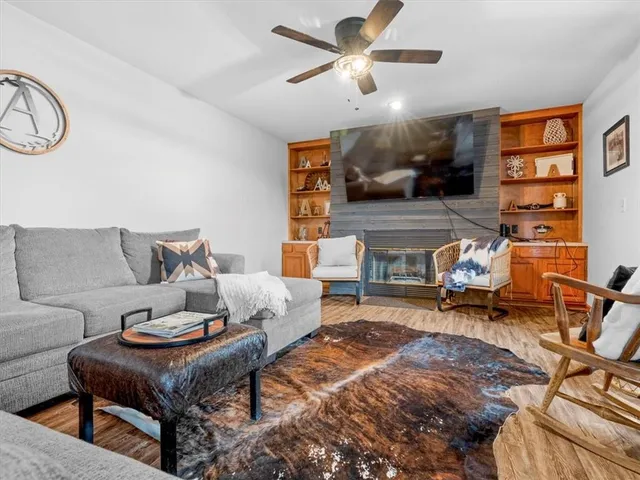 $374,900 | 4001 North 39th Court, St. Joseph, MO 64506