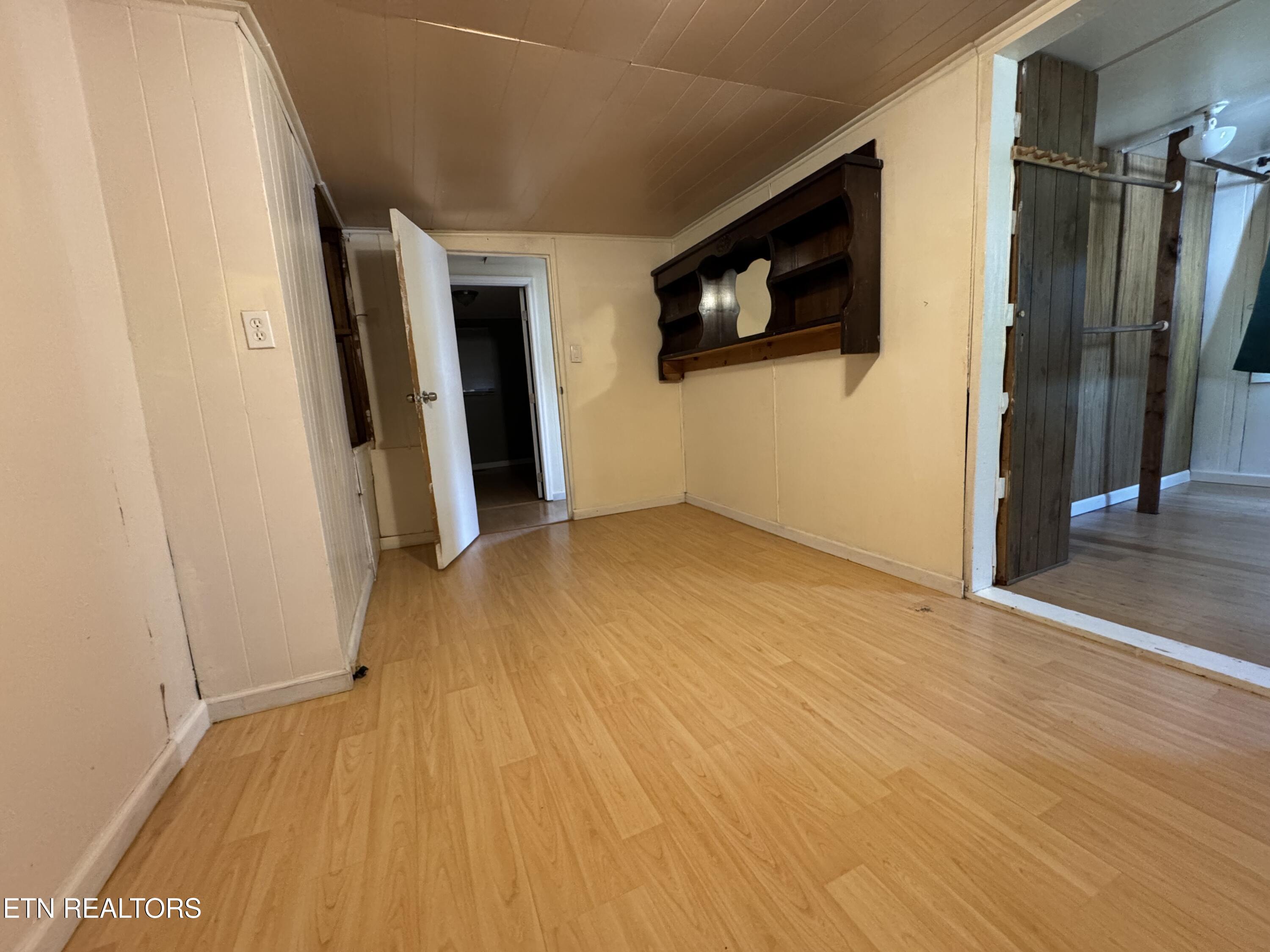 709 Fowler Street Clinton, TN 37716 - Photo 5 of 8 IMG_9042