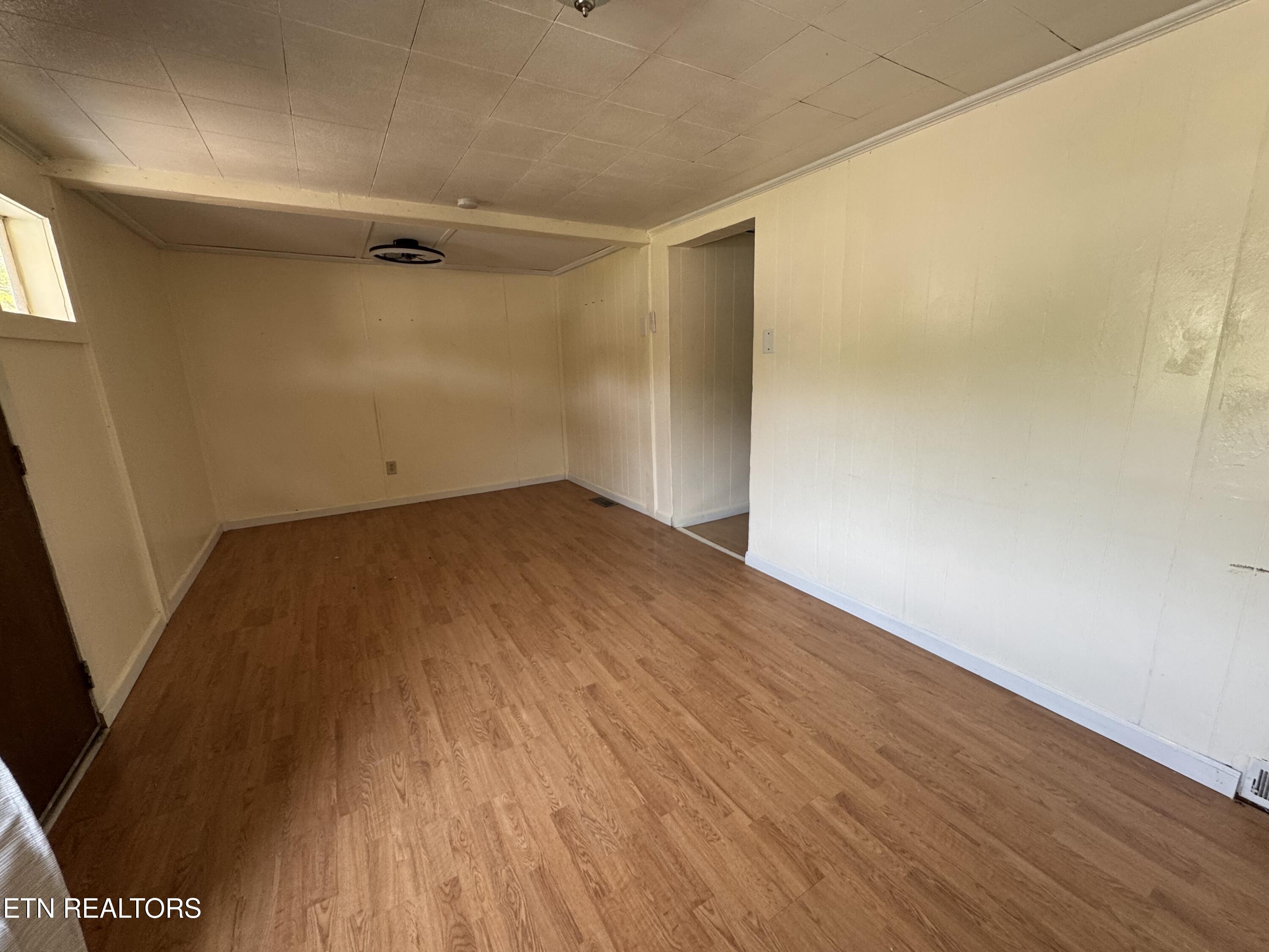 709 Fowler Street Clinton, TN 37716 - Photo 6 of 8 IMG_9039