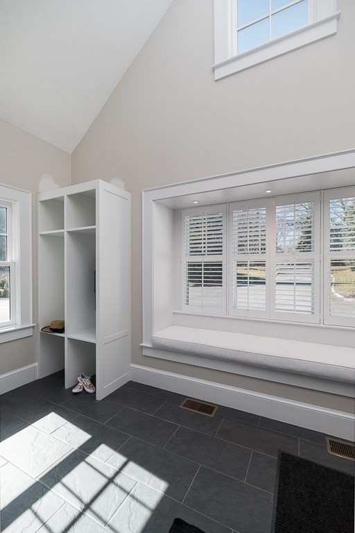 325 Ocean Avenue Marblehead, MA 01945 - Photo 14 of 36