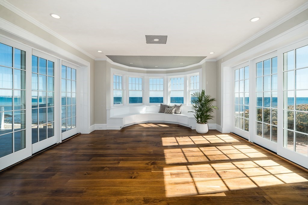 325 Ocean Avenue Marblehead, MA 01945 - Photo 5 of 36