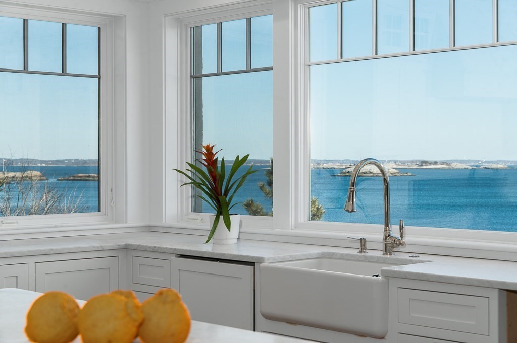 325 Ocean Avenue Marblehead, MA 01945 - Photo 9 of 36