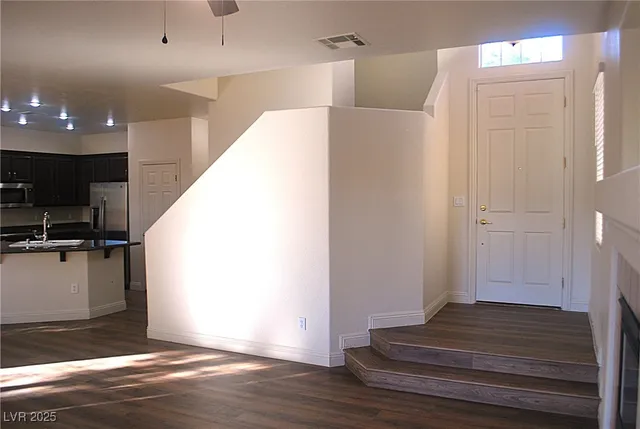 $2,600 | 10031 Cranbrook Falls Court, Las Vegas, NV 89148