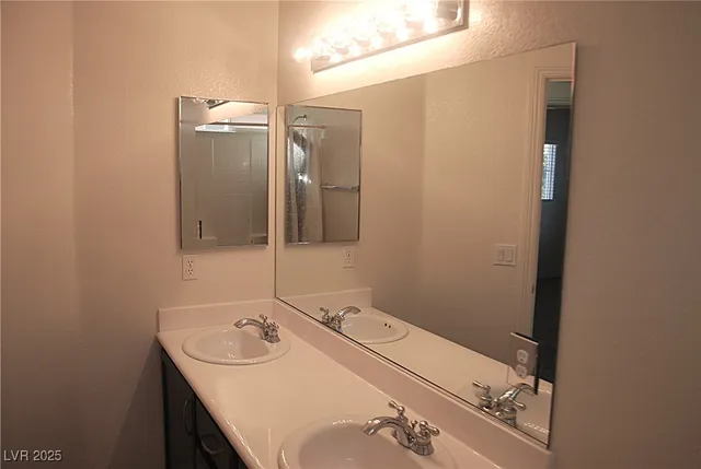 $2,600 | 10031 Cranbrook Falls Court, Las Vegas, NV 89148