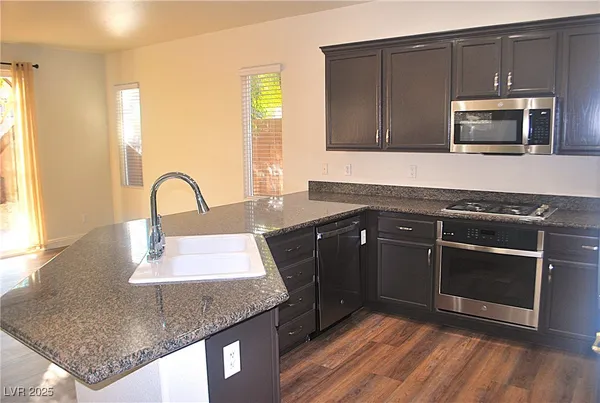 $2,500 | 10031 Cranbrook Falls Court, Las Vegas, NV 89148