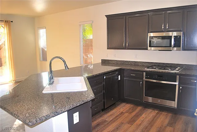 $2,600 | 10031 Cranbrook Falls Court, Las Vegas, NV 89148