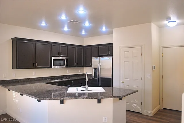 $2,600 | 10031 Cranbrook Falls Court, Las Vegas, NV 89148