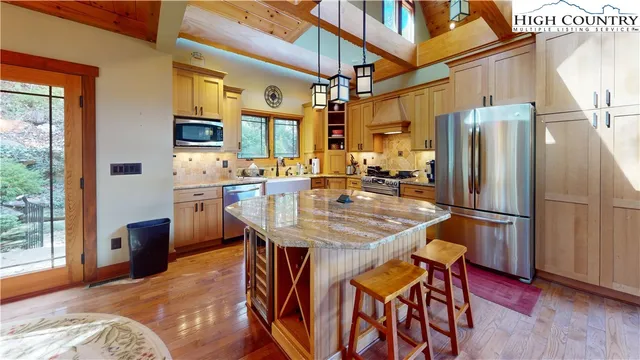 $865,000 | 811 Hemlock Drive, Newland, NC 28657