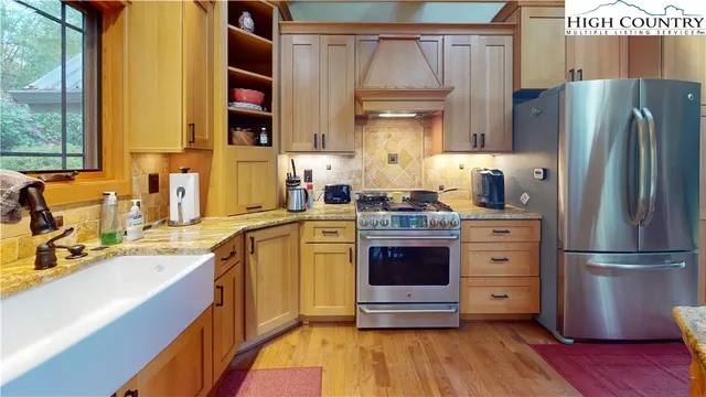 $865,000 | 811 Hemlock Drive, Newland, NC 28657