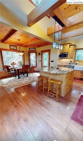 $865,000 | 811 Hemlock Drive, Newland, NC 28657