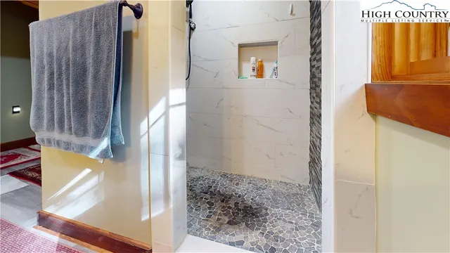 $865,000 | 811 Hemlock Drive, Newland, NC 28657