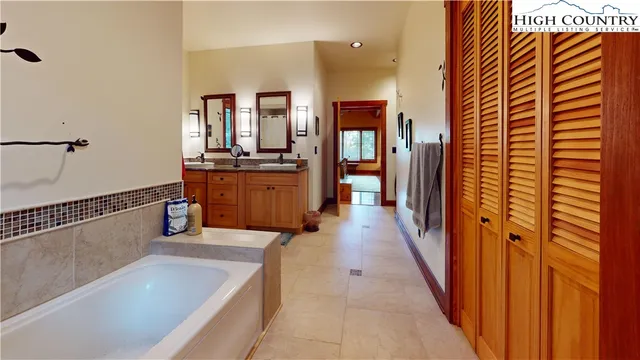 $865,000 | 811 Hemlock Drive, Newland, NC 28657