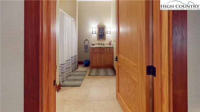 $865,000 | 811 Hemlock Drive, Newland, NC 28657