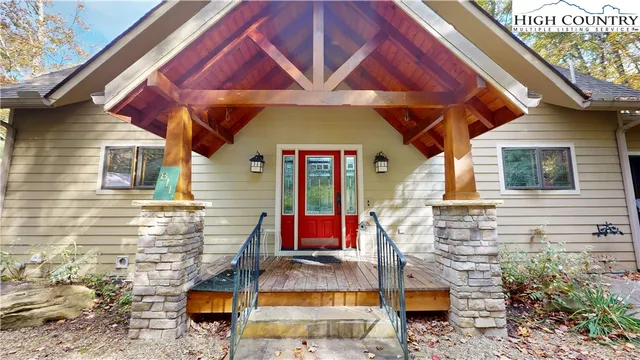 $865,000 | 811 Hemlock Drive, Newland, NC 28657