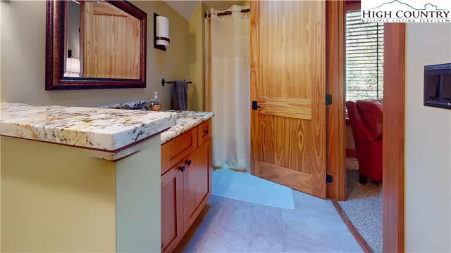 $865,000 | 811 Hemlock Drive, Newland, NC 28657