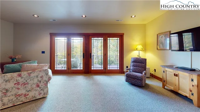 $865,000 | 811 Hemlock Drive, Newland, NC 28657