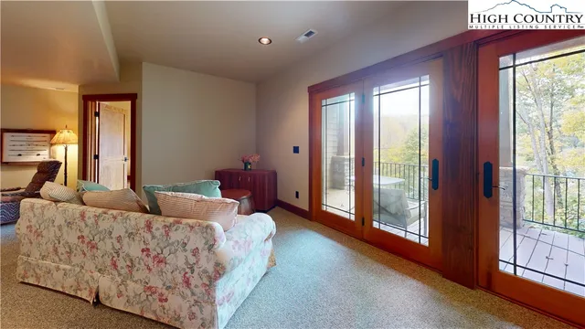 $865,000 | 811 Hemlock Drive, Newland, NC 28657