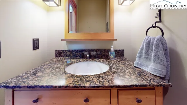 $865,000 | 811 Hemlock Drive, Newland, NC 28657