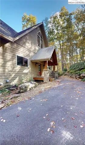 $865,000 | 811 Hemlock Drive, Newland, NC 28657